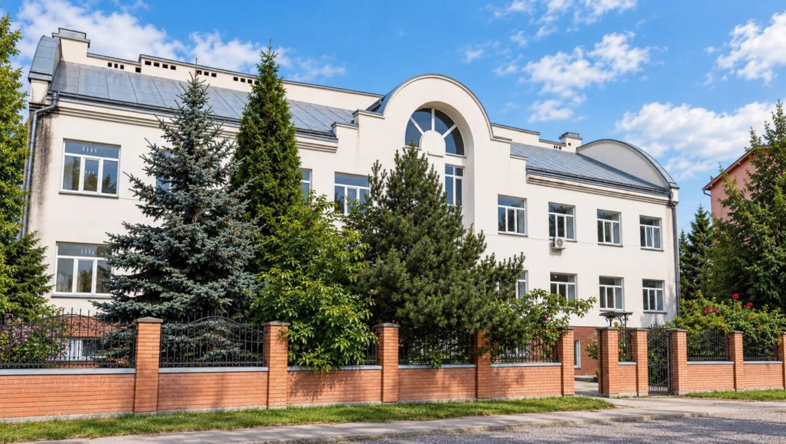 Будівля STEP School в Івано-Франківську